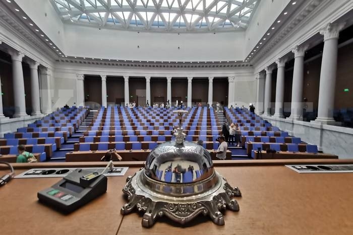 Политолог посочи кои 5 партии ще влязат в новия парламент и каква ще е ролята на Слави